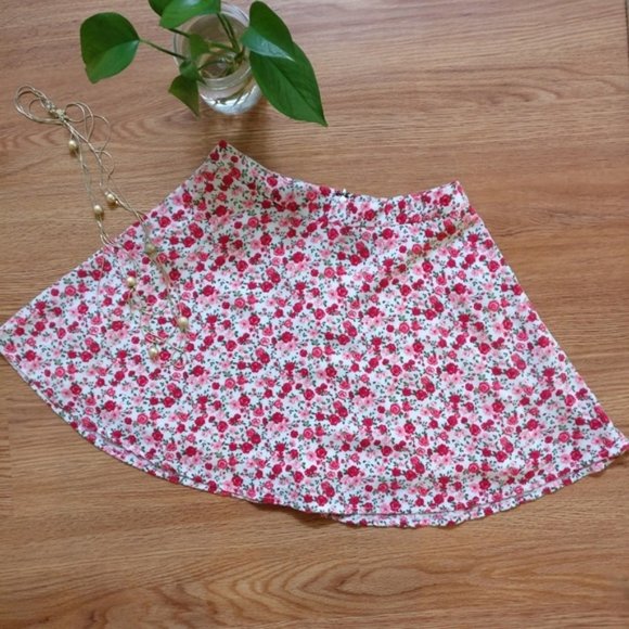 💎✨ Floral Mini Skirt - Picture 2 of 4
